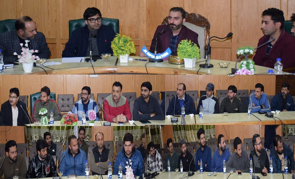 ضلع ترقیاتی کمشنر پلوامہ نے میڈیا اَفرادکے ساتھ اِستفساری میٹنگ منعقد کی