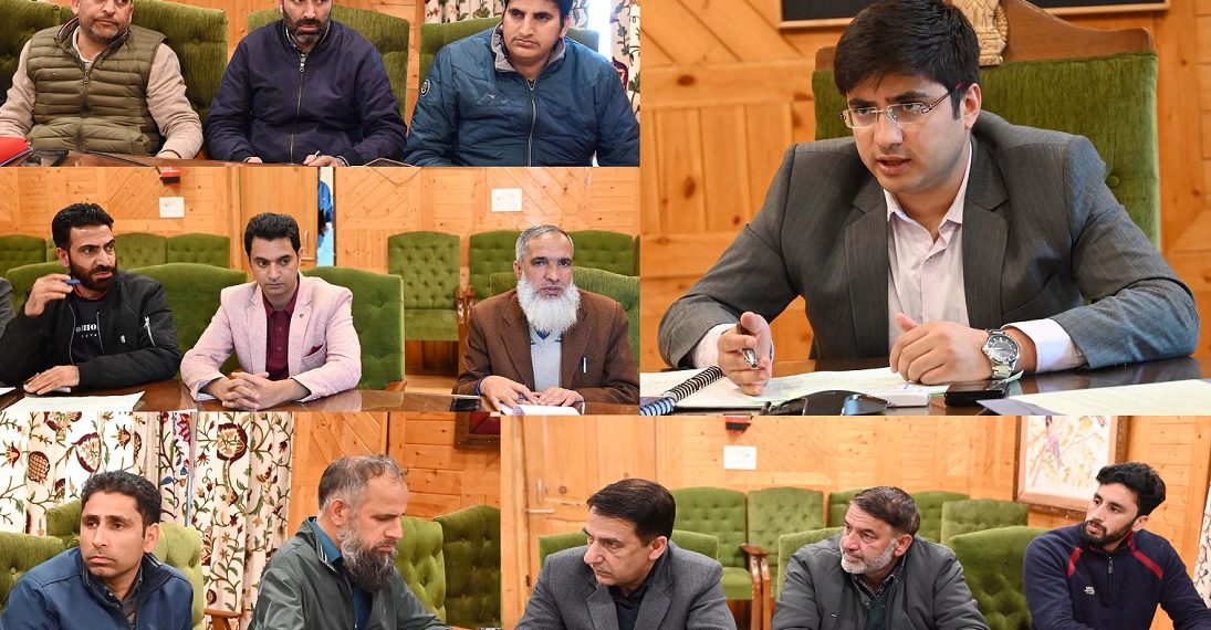 ضلع ترقیاتی کمشنر شوپیان نے جل جیون مشن پر ڈی ایل سی میٹنگ منعقد کی