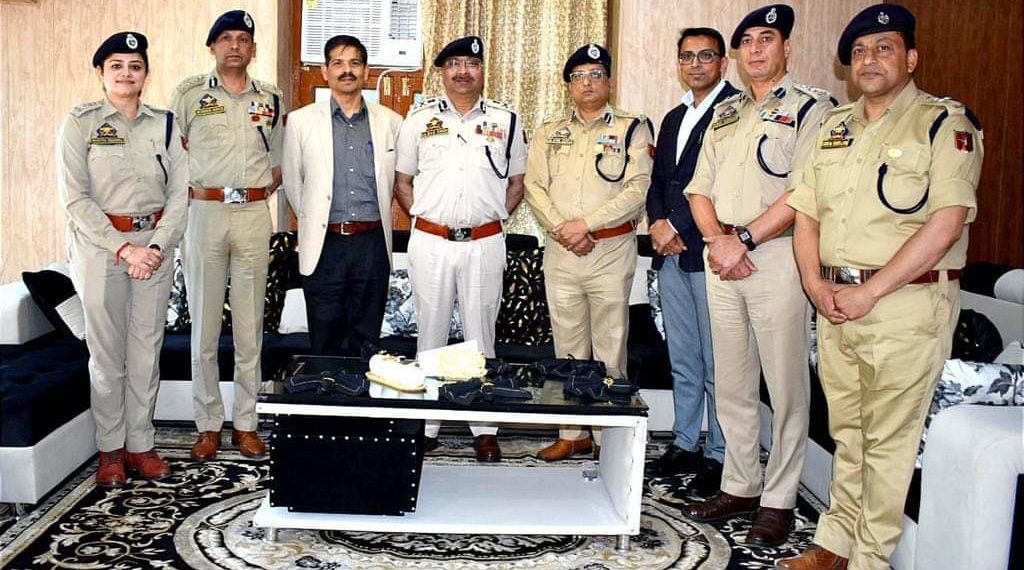 ڈی جی پی جموں و کشمیر نے فوج اور پولیس افسران کے ساتھ سیکورٹی کاجائزہ لیا