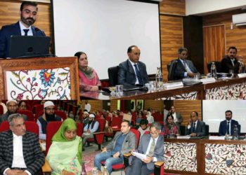 اسلامک یونیورسٹی اونتی پورہ نے منایا نرسوں کا عالمی دن