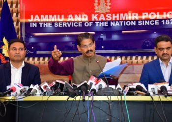 میر واعظ فاروق قتل کیس:2مفرورحزب ملی ٹینٹ نیپال سے گرفتار،کیس سی بی آئی کے سپرد:آر آر سوائن