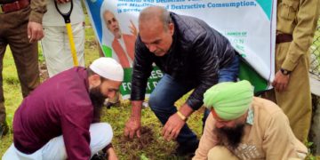 آئی ٹی آئی ترال میں شجرکاری تقریب منعقد، ادارے کے احاطے میں متعدد پودے لگائے