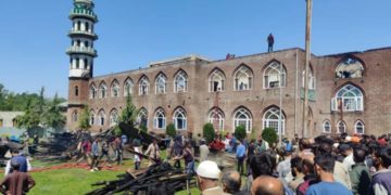 ترال میں مرکزی جامع مسجد نور الاسلام ترال آگ کی واردات میں خاکستر،علاقے میں ماتم،