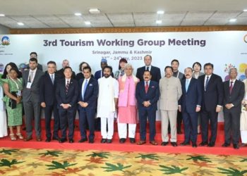G20 کے تمام مندوبین کو ایک نتیجہ خیز، روشن خیال اور مثبت نتائج کے لیے میری نیک تمناؤں کا اظہار کرتا ہوں جو سیاحت کے شعبے میں پائیدار ترقی کے لیے ایک عالمی فن تعمیر کی تعمیر میں ہماری مدد کرے گا: ایل جی منوج سنہا