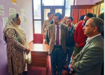 جموں کشمیر ولداخ ہائی کورٹ کے چیف جسٹس جسٹس این کٹیشور سنگھ نے ضلع بارہمولہ میں ” سکھی ون سٹاف سینٹر” بارہمولہ جاکر وہاں پر سینٹر کے کام کاج کا جائزہ لیا