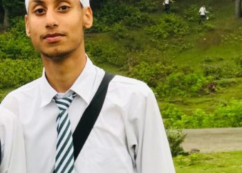 پارلیمنٹ میں منعقدہ ”اپنے آئین کو جانو“ترال کے طالب علم کی شرکت