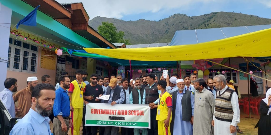ہائی اسکول مندورہ ترال میں "مائی سکول مائی پرائیڈ” پروگرام منعقد