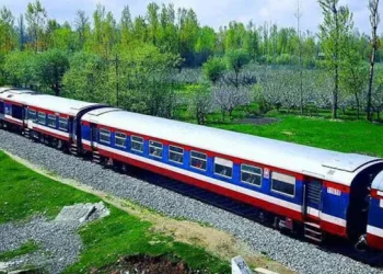 پلوامہ میں ٹرین کی زد میں آکر ایک شخص شدید زخمی