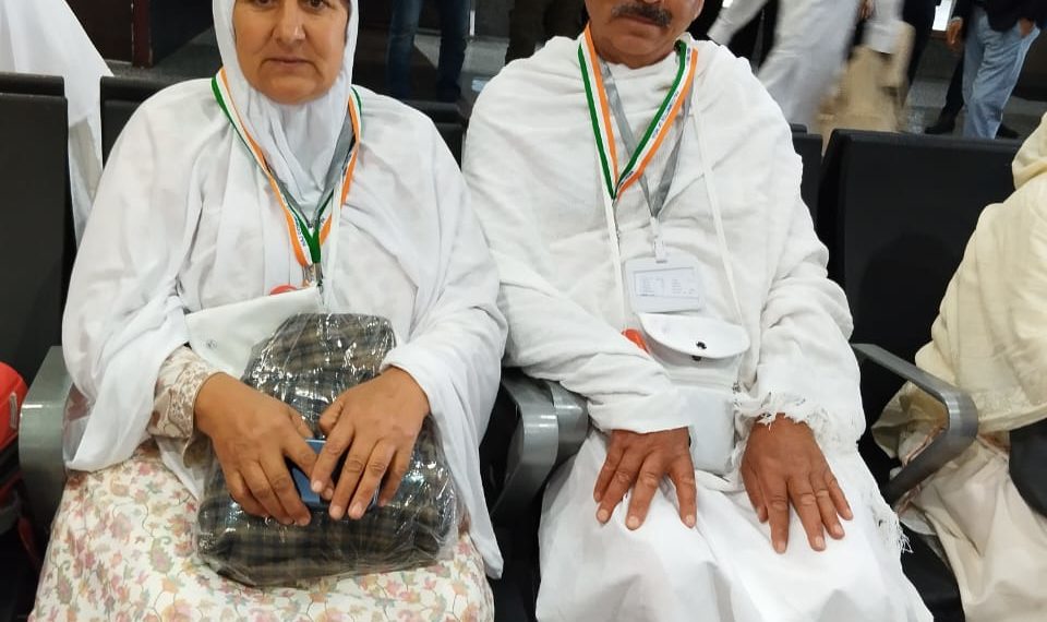 ج2023:عازمین کے حج ہاﺅس بمنہ سری نگرمیں جمع ہونے پر اللہ اکبر اللہ اکبر اور درودِحضور صلی اللہ علیہ وسلم کی گونج سے فضاءمعطر