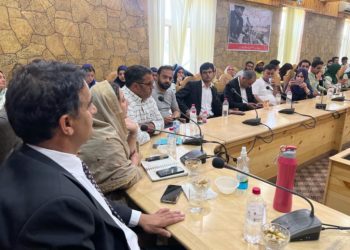 محکمہ لیبر پلوامہ نے آئی جی سی لاسی پورہ میں چائلڈ لیبر کے خلاف عالمی دن پر بیداری پروگرام کا انعقاد کیا