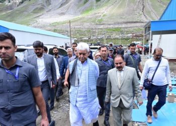  امرناتھ یاترا2023:لیفٹنٹ گورنر نے لیا سونہ مرگ میںمنعقدہ میٹنگ میں تیاریوںکا جائزہ