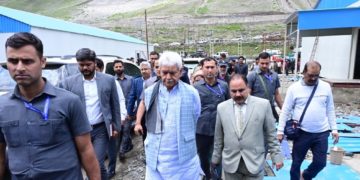  امرناتھ یاترا2023:لیفٹنٹ گورنر نے لیا سونہ مرگ میںمنعقدہ میٹنگ میں تیاریوںکا جائزہ