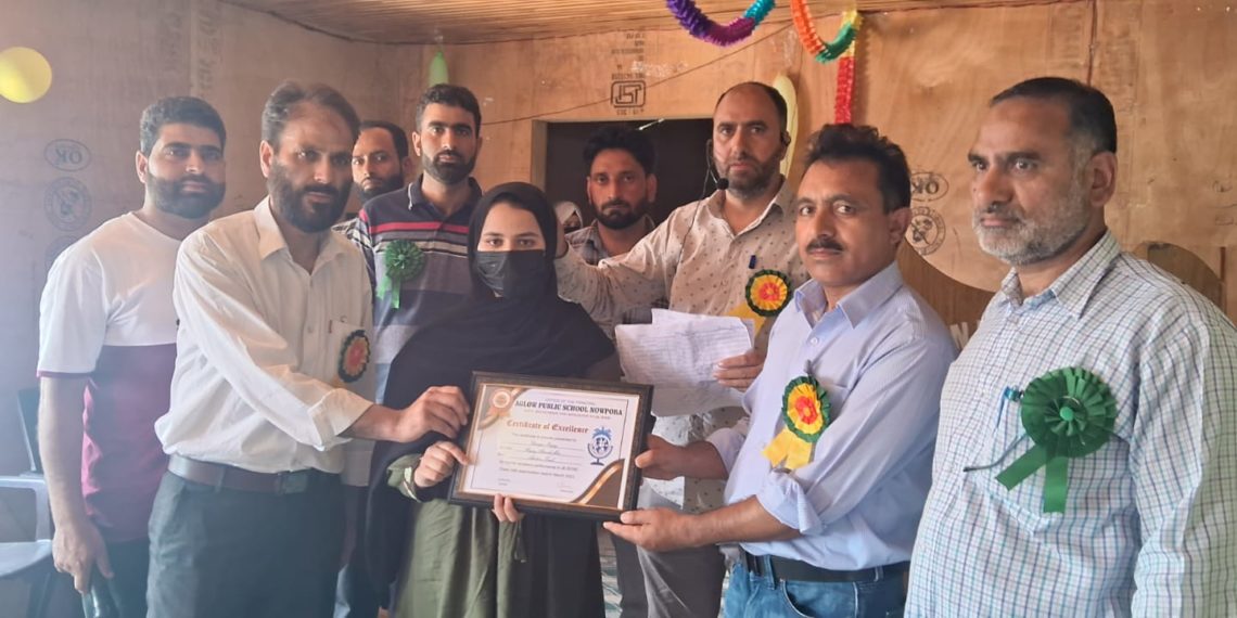 اگلو پبلک سکول ناو پورہ ترال میں عزت افزا ئی کی تقریب منعقد