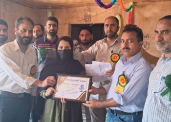اگلو پبلک سکول ناو پورہ ترال میں عزت افزا ئی کی تقریب منعقد