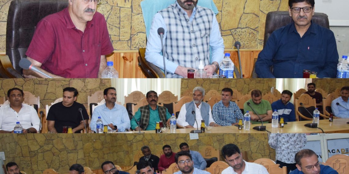 ڈپٹی کمشنر پلوامہ کا انڈسٹریل اسٹیٹ لاسی پورہ کا تفصیلی دورہ