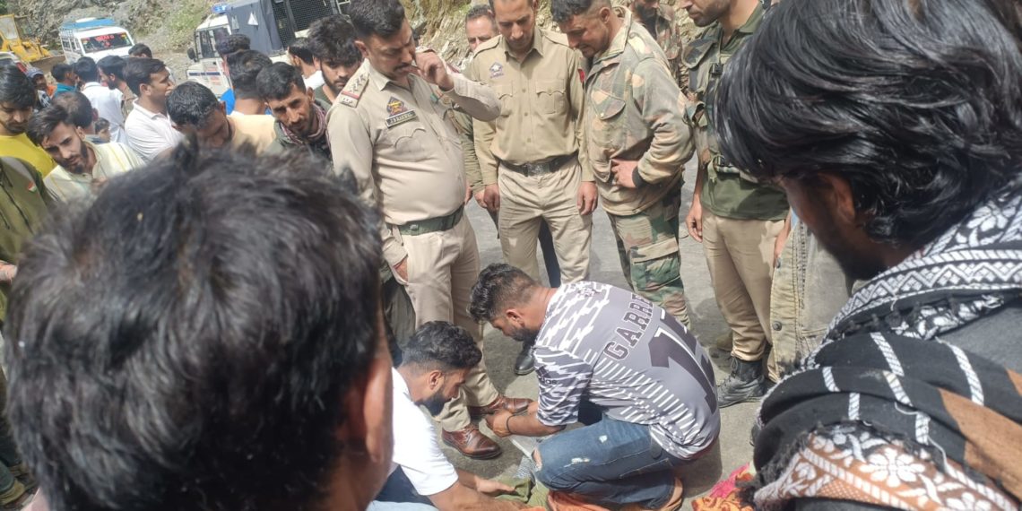 ڈوڈہ میں گاڑی گہری کھائی میں گری 5 افراد ہلاک، 7 زخمی
