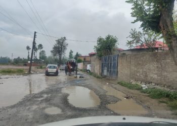 اونتی پورہ سے کوئل پلوامہ تک رابط سڑک بیشتر مقامات پر خستہ حال