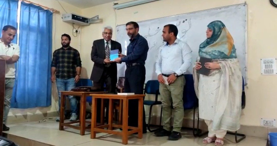شعبہ اردو کشمیر یونی ورسٹی کے زیر اہتمام”توسیعی خطبات کی سیریز ‘