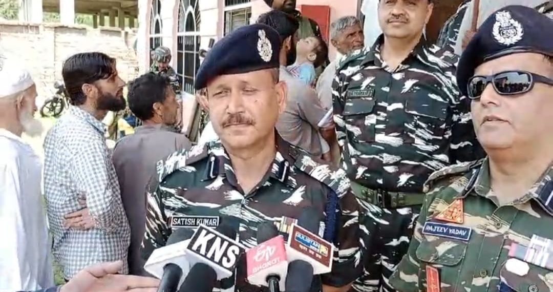 ٹاون ہال ترال میں 180اور130بٹالینوں کی جانب سے مفت طبی کیمپ