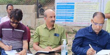 اے ڈی سی ترال امیر آباد ترال میں پبلک آوٹ ریچ پروگرام کی صدارت کی