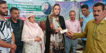ڈیجیٹل اقدامات سے متعلق ہفتہ ضلع ترقیاتی کمشنر نے کرالہار میں بیداری ریلی کو جھنڈی دِکھا کر روانہ کیا