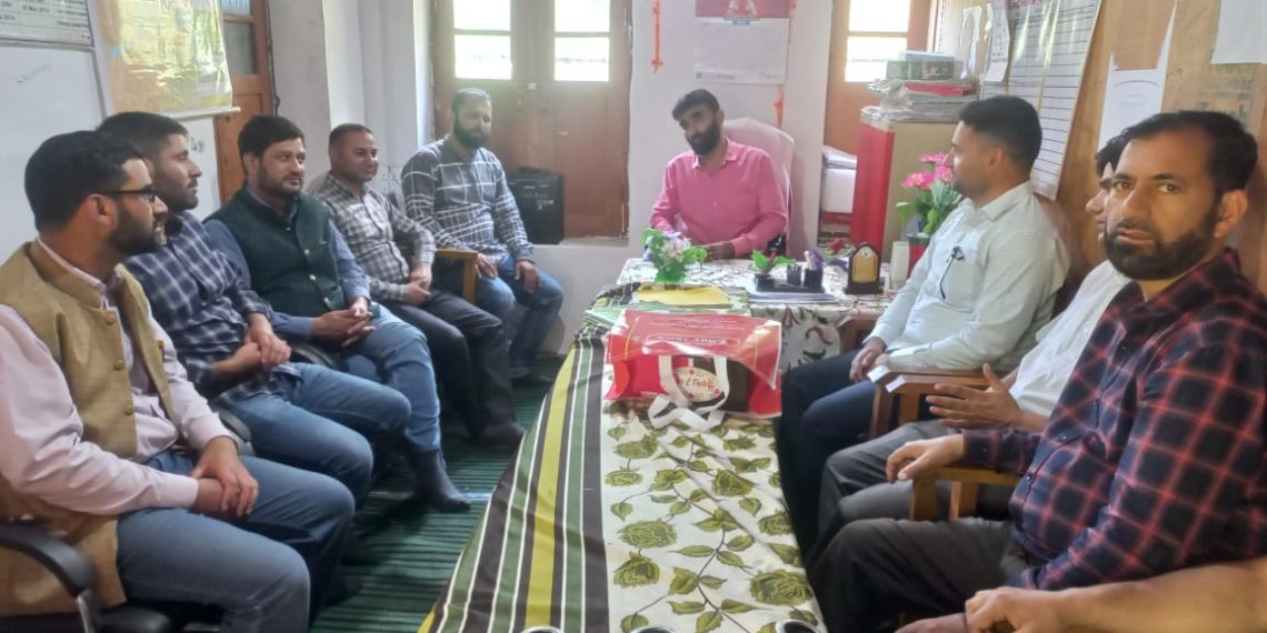 ڈگری کالج ترال کی منفرد پہل :کالج کے فیکلٹی ممبران نے گورنمنٹ مڈل اسکول ناگہ بل میں یوم اساتذہ منایا