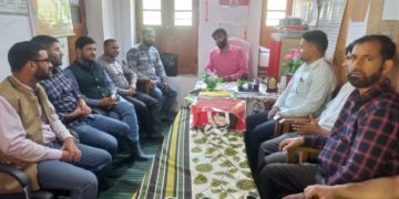 ڈگری کالج ترال کی منفرد پہل :کالج کے فیکلٹی ممبران نے گورنمنٹ مڈل اسکول ناگہ بل میں یوم اساتذہ منایا