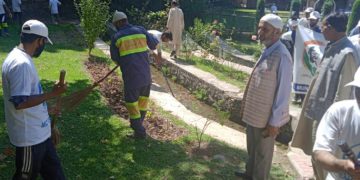 میونسپل کمیٹی ترال کی جانب سے” سوچھتا ہی سیوا “کے تحت صفائی مہم جاری