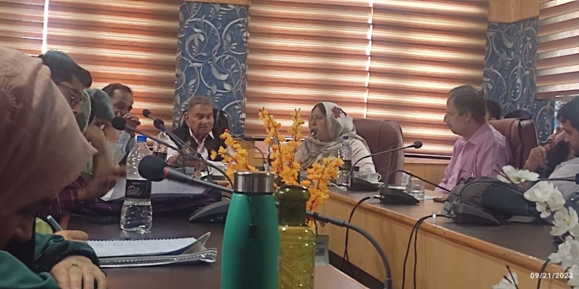 شعبہ اردو کشمیر یونیورسٹی میں پروفیسر عارفانہ بشریٰ کاتوسیعی خطبہ