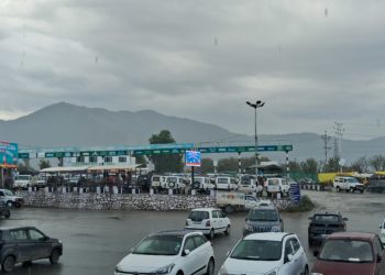 بس اسٹینڈ ترال میںقریب 5کروڑ روپے کا شاپنگ کمپلیکس کی تعمیر اور تارکول بچھانے کا منصوبہ