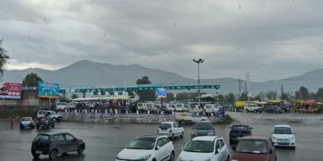 بس اسٹینڈ ترال میںقریب 5کروڑ روپے کا شاپنگ کمپلیکس کی تعمیر اور تارکول بچھانے کا منصوبہ