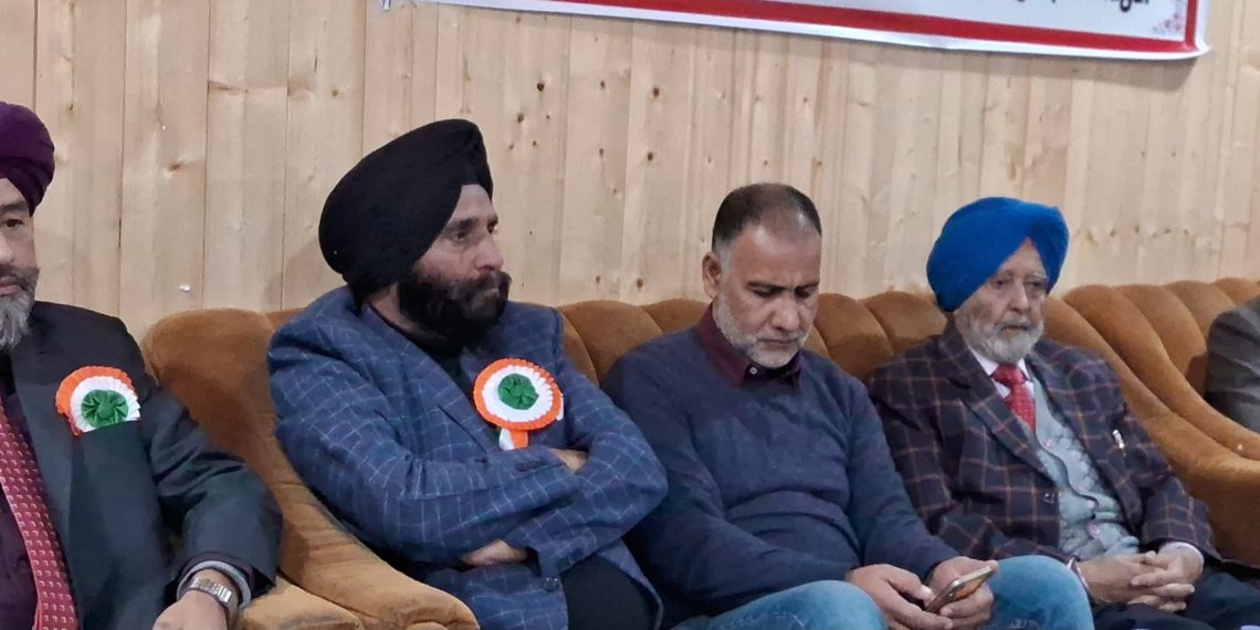 جموںو کشمیر کلچرل اکاڈمی کی جانب سے ”نامور سے ،ملیں پروگرام ترال میں منعقد