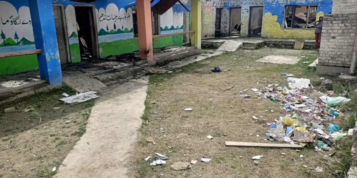 گورنمنٹ مڈل سکول وان پورہ کاکا پورہ کا حال بے حال