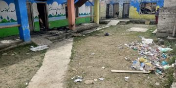 گورنمنٹ مڈل سکول وان پورہ کاکا پورہ کا حال بے حال