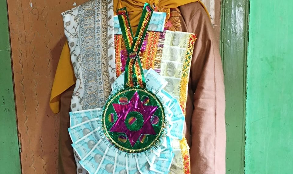 مالی اعتبار سے انتہائی کمزرو ترال کے مزدور کی بیٹی اسسٹنٹ پروفیسر بن گئی