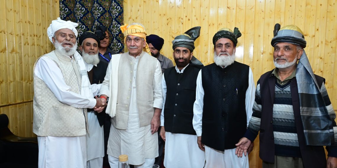 لیفٹیننٹ گورنر نے کپواڑہ میں آر آئیز، سرحدی دیہات کے رہائشیوں اور متعدد عوامی وفود کے ساتھ اِستفساری گفتگو کی