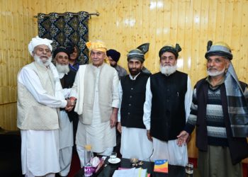 لیفٹیننٹ گورنر نے کپواڑہ میں آر آئیز، سرحدی دیہات کے رہائشیوں اور متعدد عوامی وفود کے ساتھ اِستفساری گفتگو کی