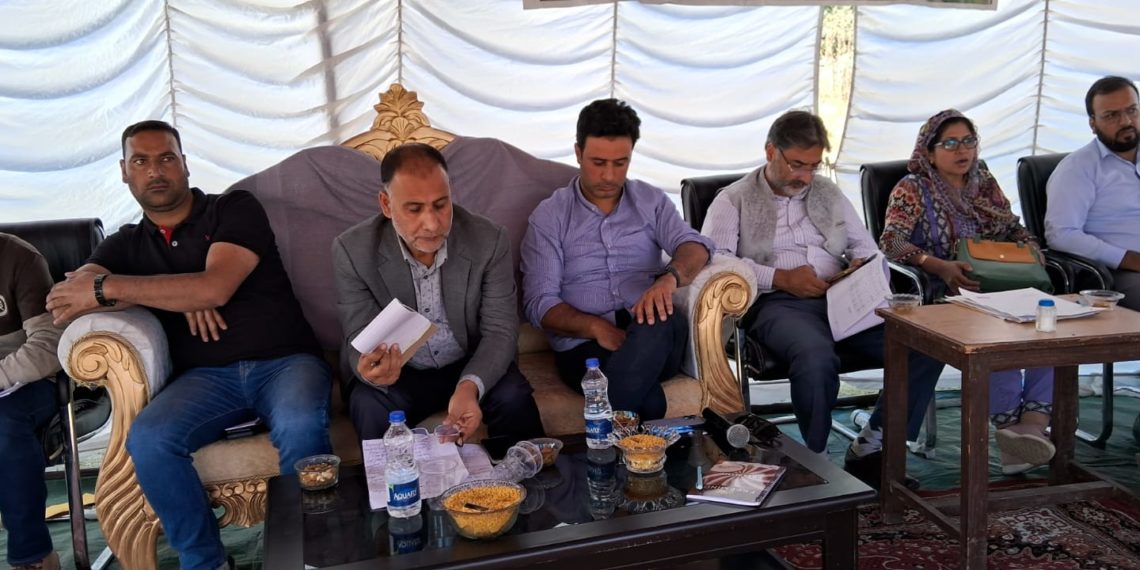 بٹہ گنڈ ترال میں اے ڈی سی ترال کی صدارت میں بلاک دیوس کا منعقد