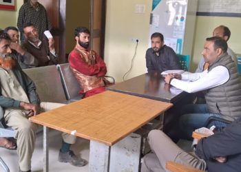 ستورہ ترال میں منعقدہ گرام سبھا میں کل4محکموں کے ملازمین کی شرکت،عوام برہم
