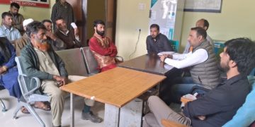ستورہ ترال میں منعقدہ گرام سبھا میں کل4محکموں کے ملازمین کی شرکت،عوام برہم