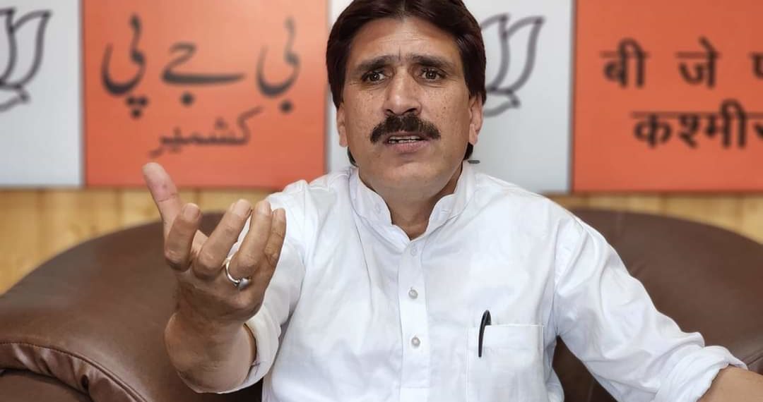 وقت آگیا ہے کہ جموں وکشمیر کے سیاسی لیڈران کو بولنا ہوگا کہ کس کوکس کا آشرواد حاصل کیا :بی جی پی