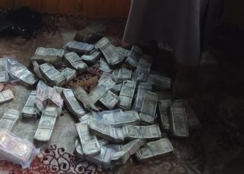 شوپیان میں منشیات فروش کے گھرسے45لاکھ نقدی اور4.2کلو چرس برآمد