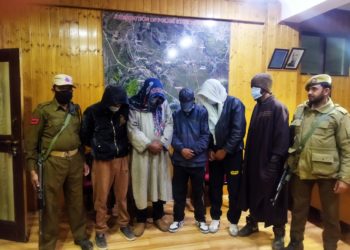 : پولیس نے اونتی پورہ میں 05 قمار بازوں کو گرفتار کیا، داؤ پر لگی رقم ضبط