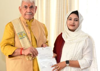 چیئرپرسن ضلع ترقیاتی کونسل پونچھ نے لیفٹیننٹ گورنر سے ملاقات کی