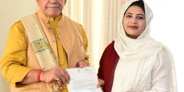 چیئرپرسن ضلع ترقیاتی کونسل پونچھ نے لیفٹیننٹ گورنر سے ملاقات کی