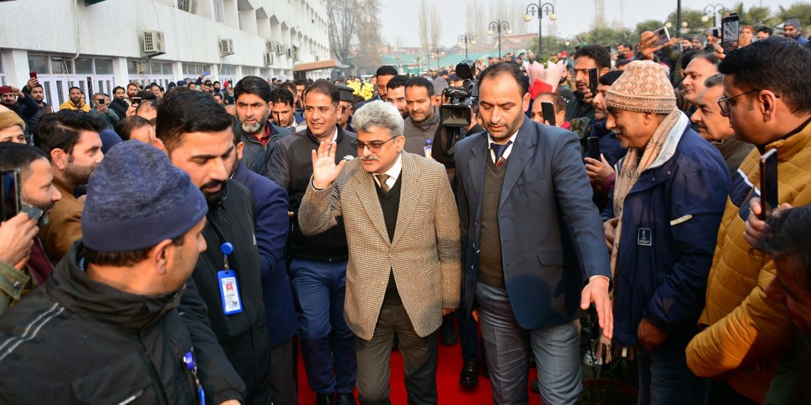 پرنسپل سیکرٹری پاور ڈیولپمنٹ ڈیپارٹمنٹ نے کشتواڑ کے دراب شالہ بلاک میں ’وِکست بھارت سنکلپ یاترا ‘کی قیادت کی