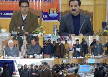 ’ وِکست بھارت سنکلپ یاترا ‘ کمشنر سیکرٹری ایف سی ایس اینڈ سی اے نے کلوسہ بانڈی پورہ میںسپو رٹس ٹورنامنٹ کا اِفتتاح کیااور ثقافتی تقریبات کا مشاہدہ کیا