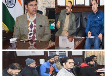 ڈل بستیوں کی ماحولیاتی ترقی:صوبائی کمشنر کشمیر نے منصوبوں کی تکمیل کا جائزہ لیا