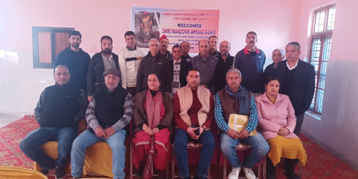 دیور ترال کے کشمیری پنڈتوں نے ڈی ڈی سی آری پل کے ساتھ جموں میں میٹنگ منعقد