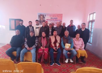 دیور ترال کے کشمیری پنڈتوں نے ڈی ڈی سی آری پل کے ساتھ جموں میں میٹنگ منعقد
